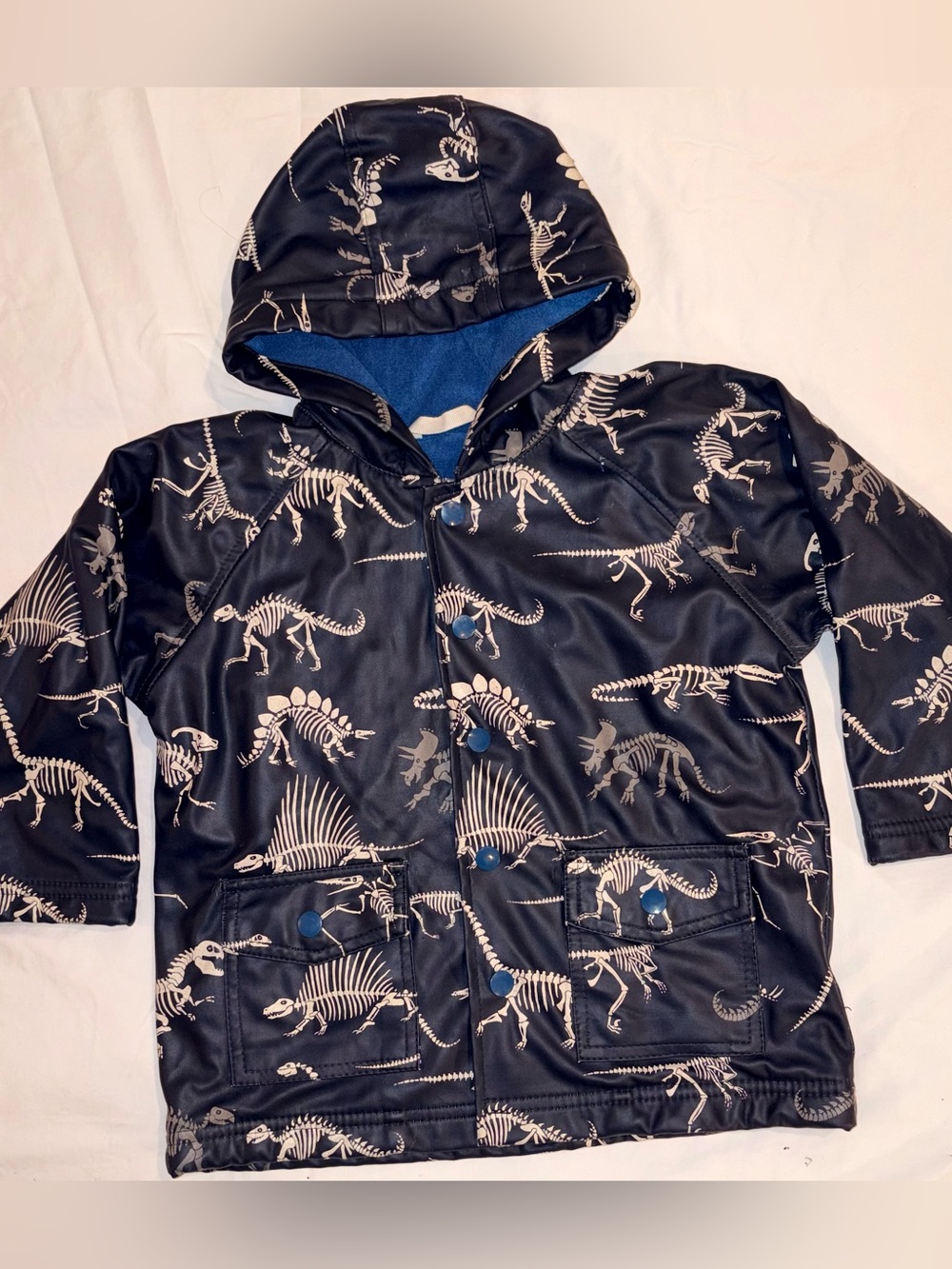 Hatley lined rain jacket with all over dinosaur design sz 3 EUC smoke free home